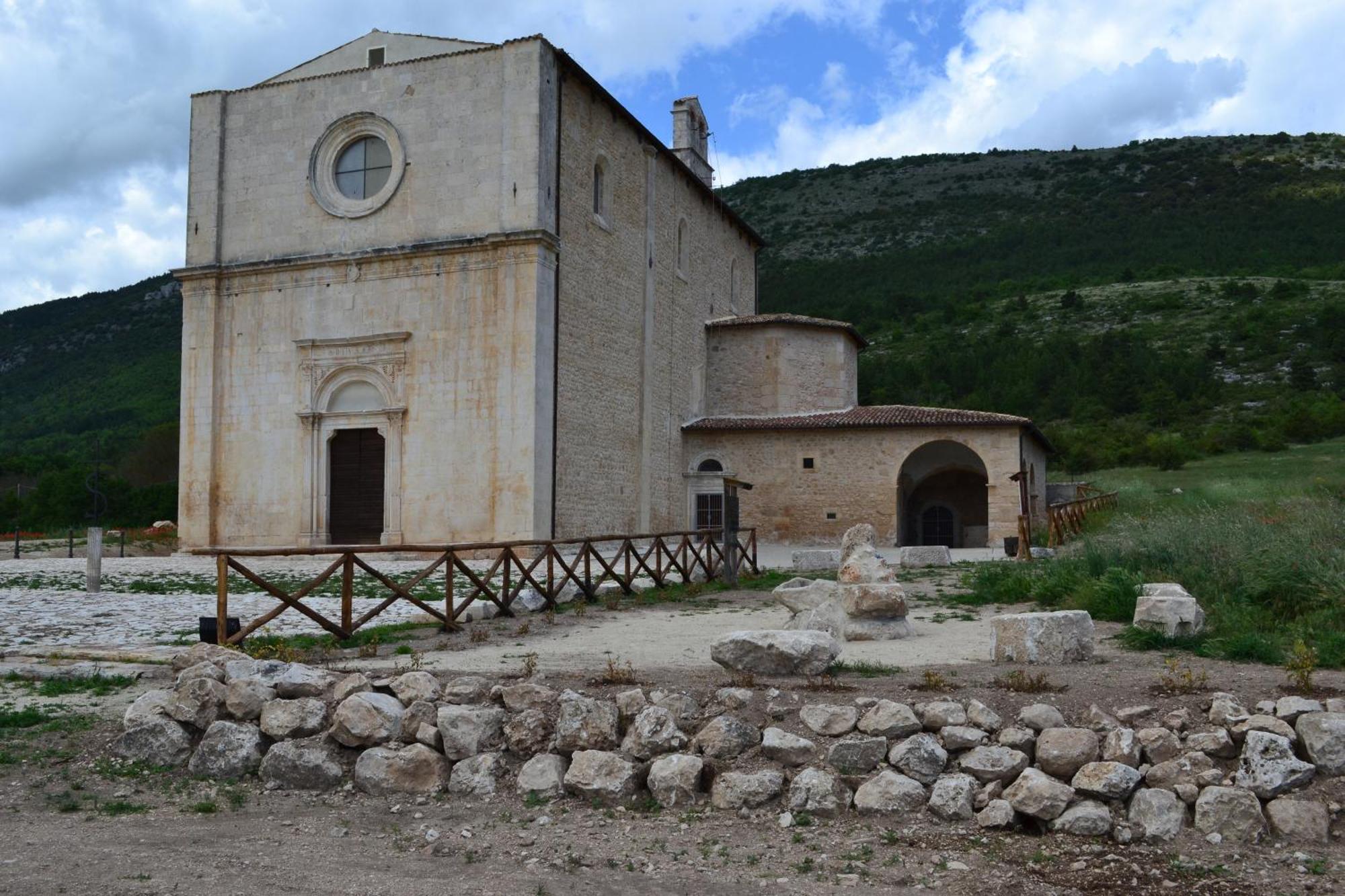 B&B Palazzo La Loggia Barisciano Buitenkant foto