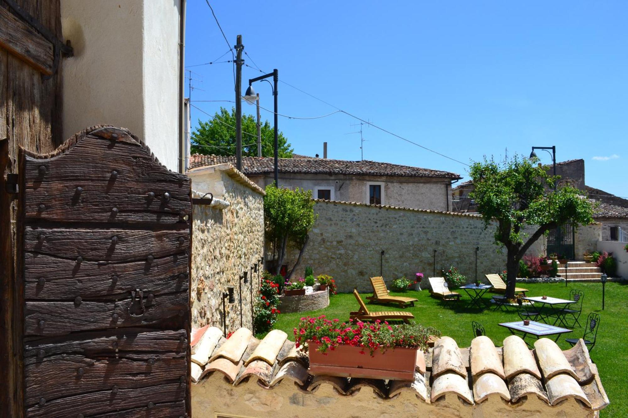 B&B Palazzo La Loggia Barisciano Buitenkant foto
