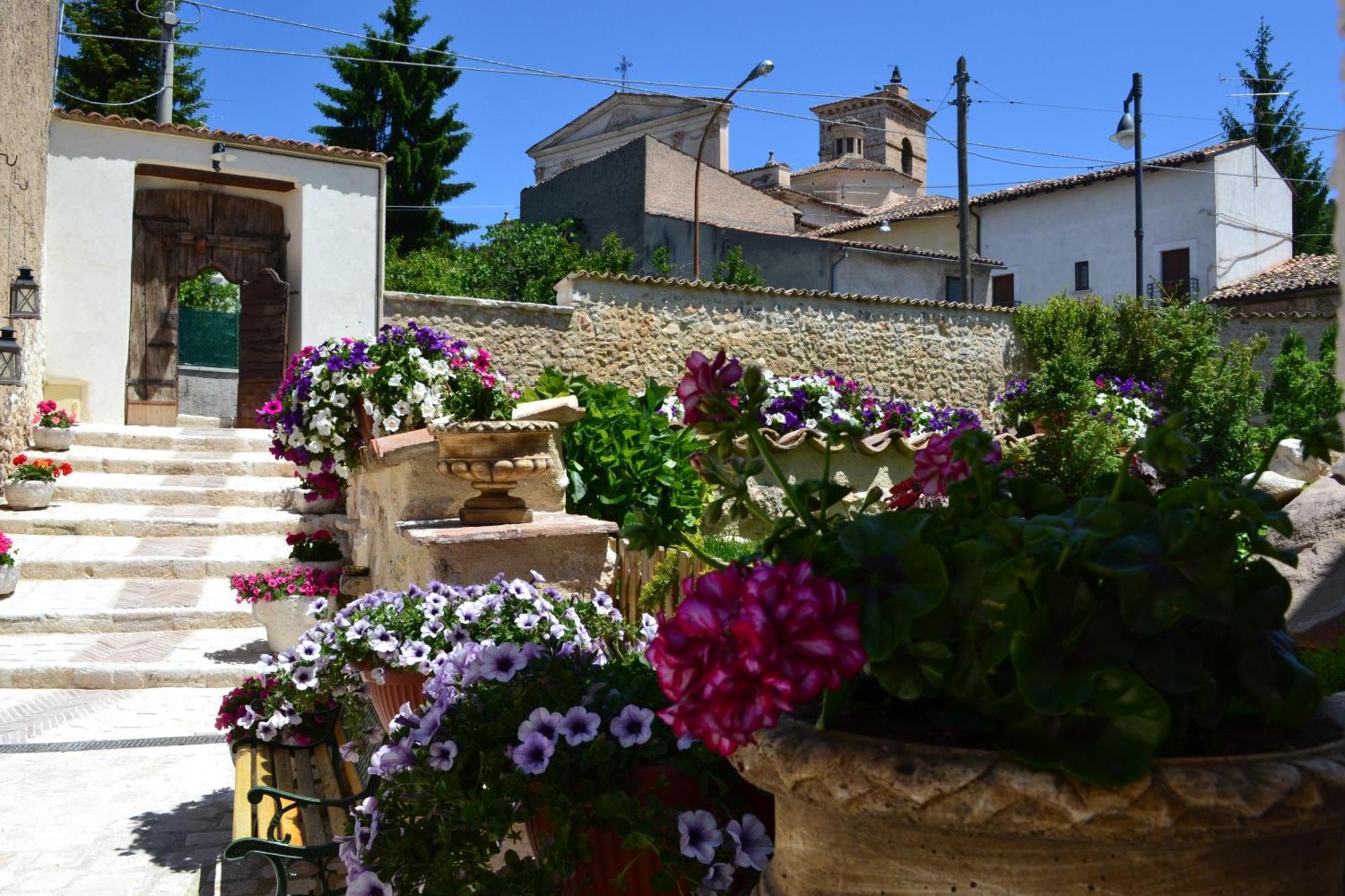 B&B Palazzo La Loggia Barisciano Buitenkant foto