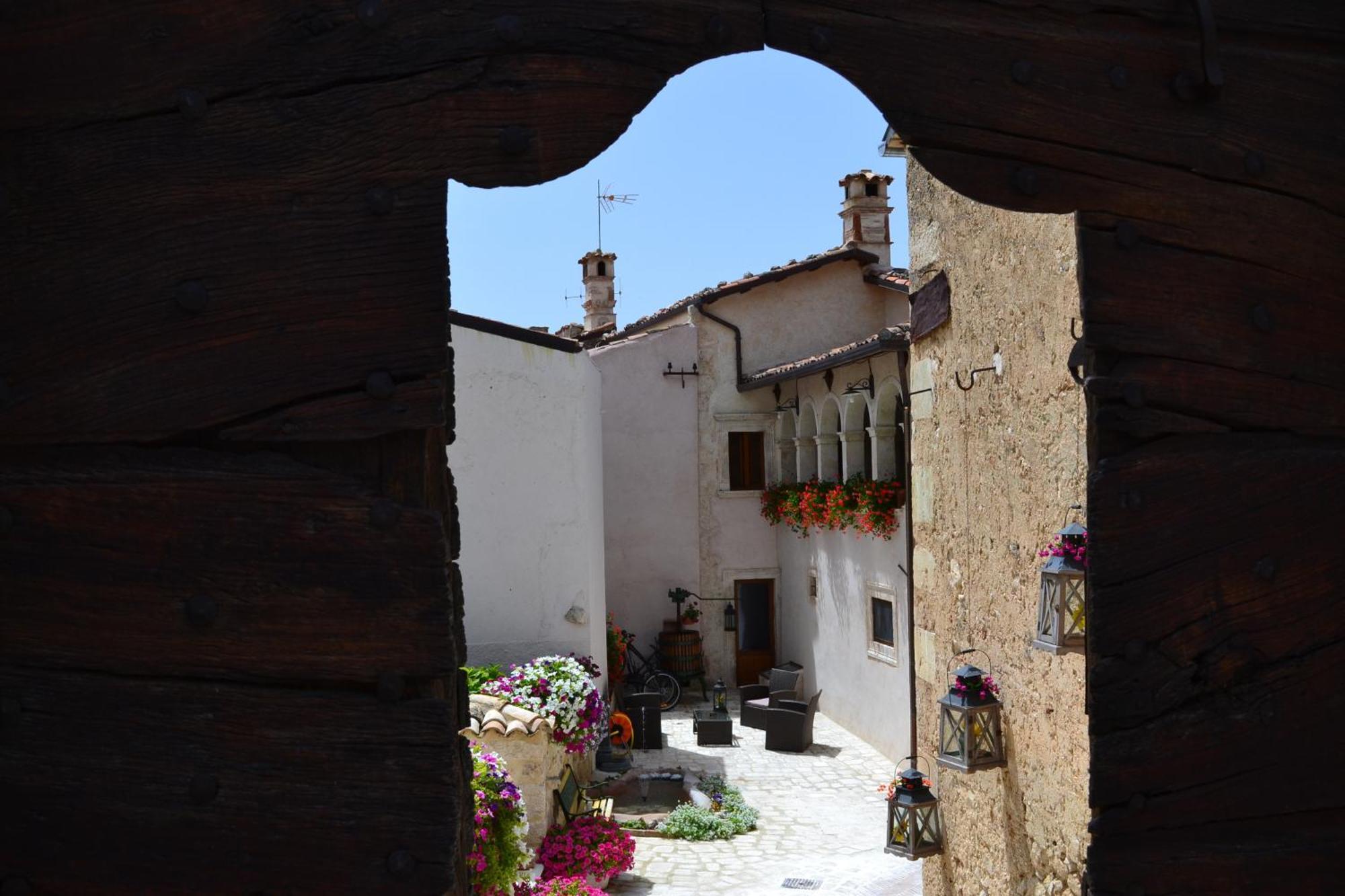B&B Palazzo La Loggia Barisciano Buitenkant foto