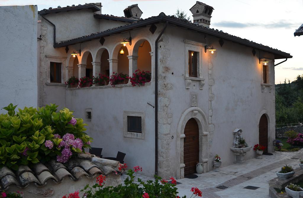 B&B Palazzo La Loggia Barisciano Buitenkant foto