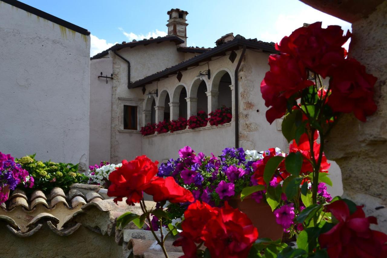 B&B Palazzo La Loggia Barisciano Buitenkant foto
